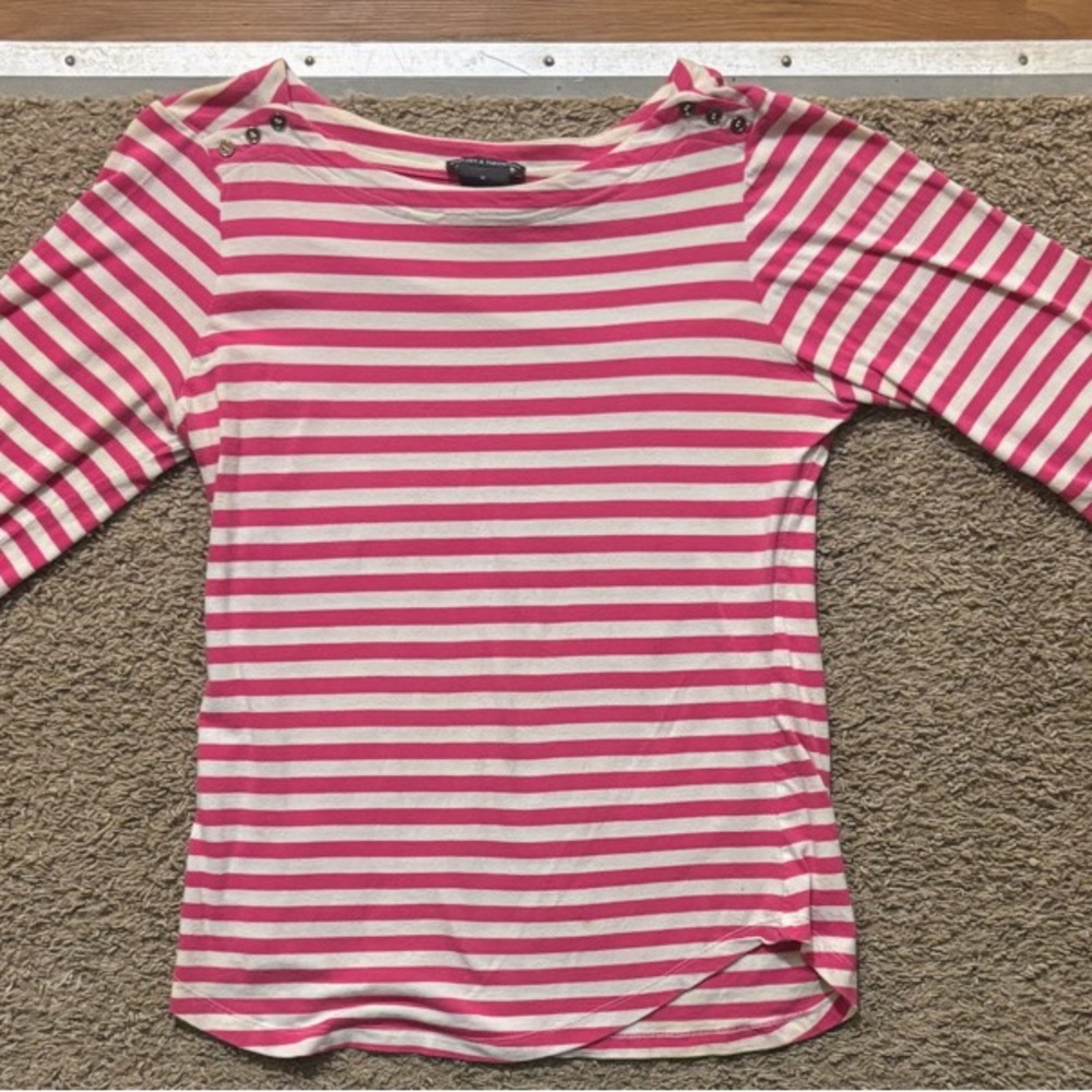 Chelsea & Theodore Womans Md Boatneck Button-Shoulder Top in Pink and White
